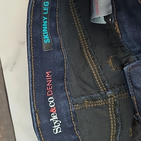 NWOT STYLE & CO DARK BLUE DENIM SKINNY LEG STRETCH JEANS - Picture 6 of 13